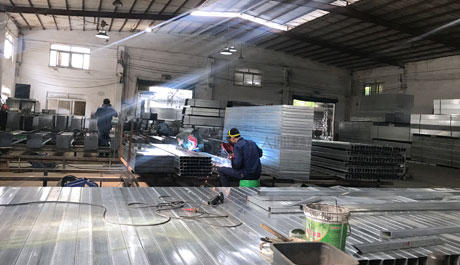深圳大通建材，引領施工工地圍擋新市場，鋼圍擋、pvc圍擋生產銷售廠家。